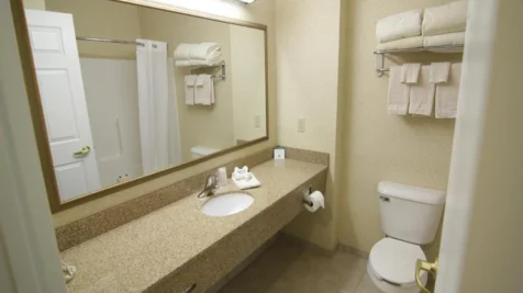 town-country-inn-and-suites-quincy-main-hero