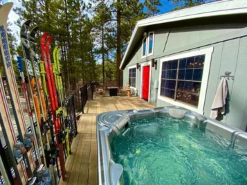 winter-getaway-spa-fire-table-close-to-slopes