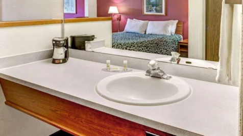 Days Inn & Suites by Wyndham Gresham – Gresham