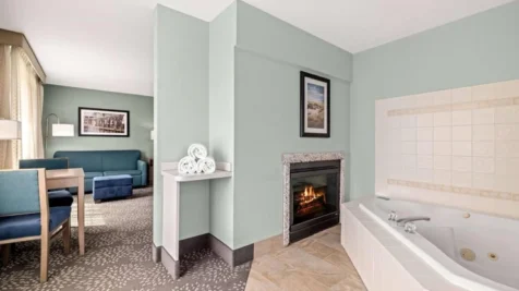 La Quinta Inn & Suites by Wyndham Newport – Newport